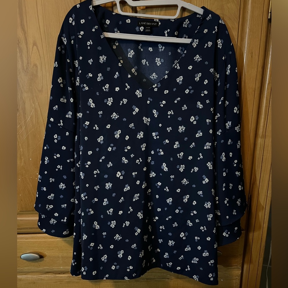 Lane Bryant Floral on navy Bell Sleeve blouse size 22/24